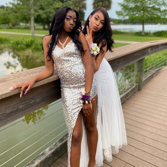 White prom/ event dress with slits, size small & worn 2 times - Picture 7 of 12